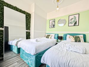 Photo 7- click for photo gallery